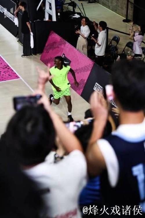 终于复出!灰熊官媒晒贾-莫兰特扣篮海报照:今日可以出战 终于复出!灰熊官媒晒贾-莫兰特扣篮海报照:今日可以出战