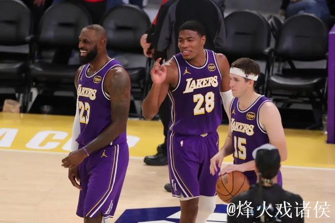 富保罗谈里夫斯:他可以得到高薪且继续留在湖人保持影响力 富保罗谈里夫斯:他可以得到高薪且继续留在湖人保持影响力